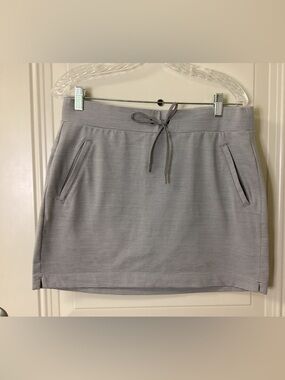 Athleta Gray and White Striped Skort SZ MEDIUM